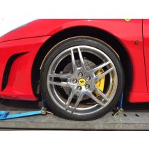 Type SF spanband 35 mm met antisliphoes bevestigd rond autowiel